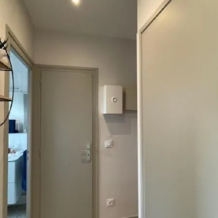 : Calme Avec Balcon Pour 2, Wifi, Proche Centre - Fr-1-555-84 Appartement *